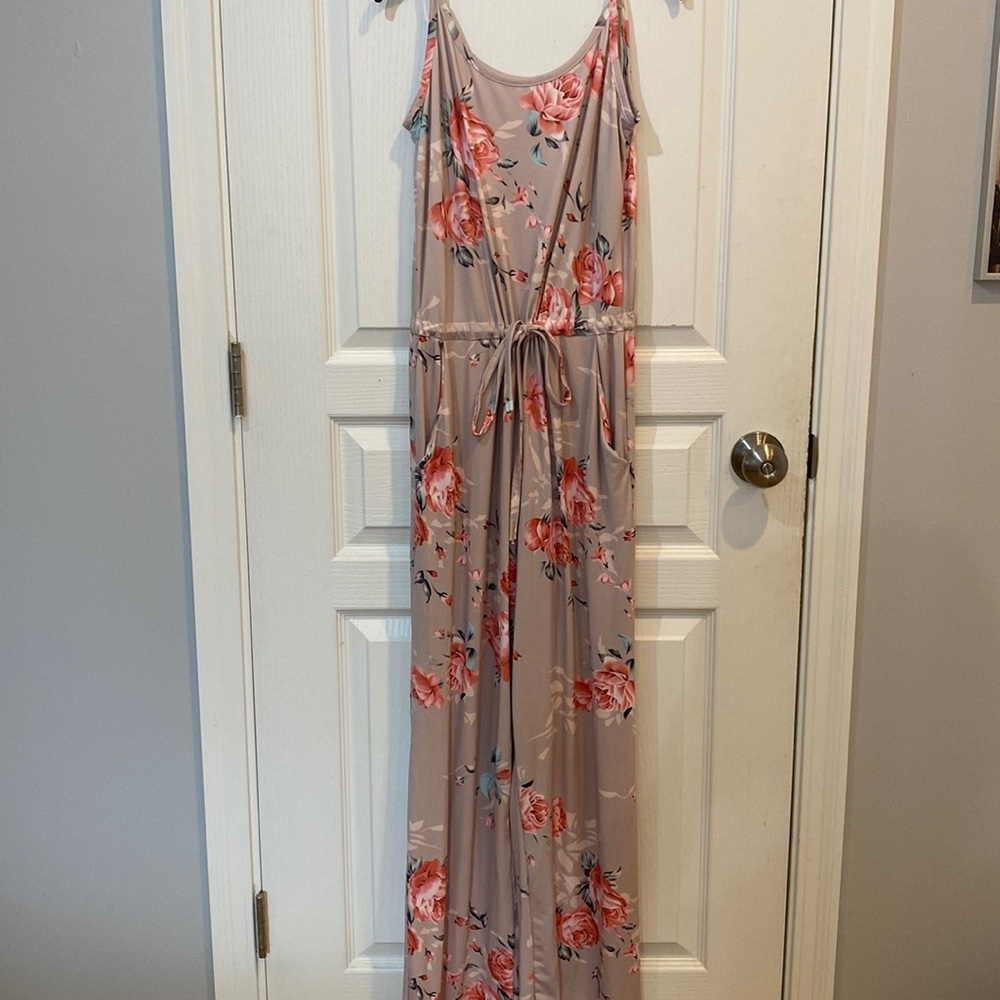 Beautiful Jumper! Ties at waist -wide leg. - Picture 3 of 6